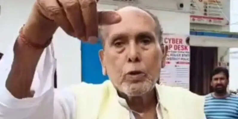 जमीन बिक्री मामले में विधायक से पूछताछ, थाने के बाहर लगे ‘चोर-चोर’ के नारे