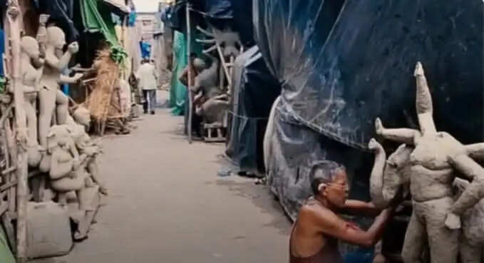 पूजा से पहले नए रूप में सजने जा रहा कुमोरटुली घाट