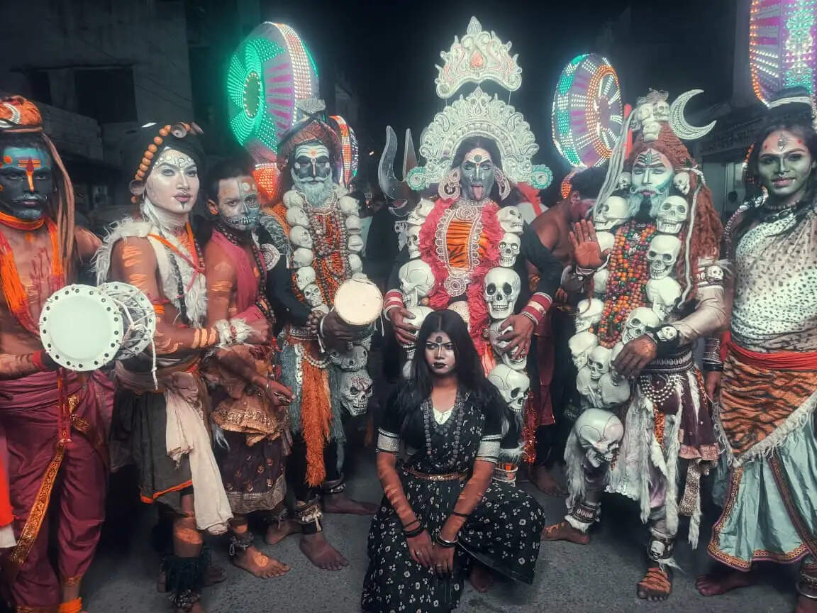 राम नवमी शोभायात्रा में आकर्षक झांकियों ने मोहा मन