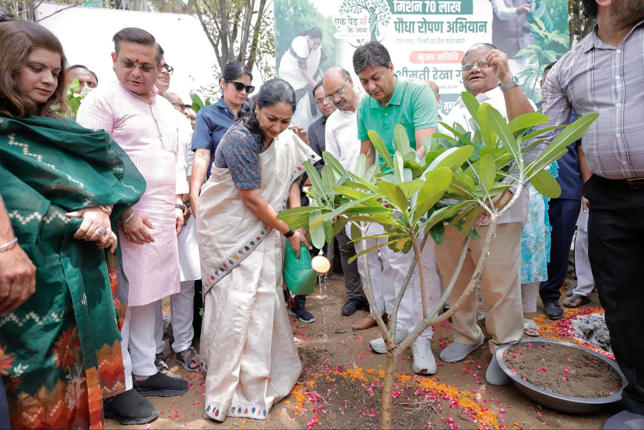 मुख्यमंत्री ने मॉडल टाउन में मिशन 70 लाख पौधा रोपण महाअभियान में लिया हिस्सा