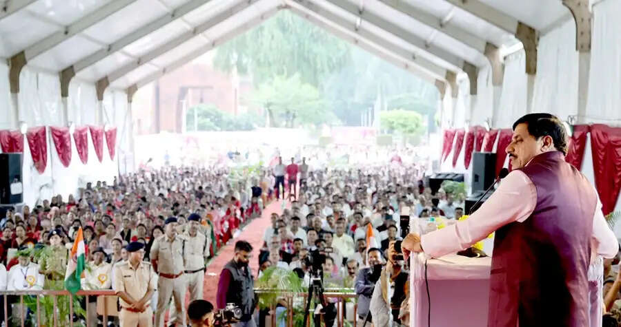 राज्य सरकार ने कर्मचारियों के हित और उनके प्रमोशन के साथ अपना इमोशन जोड़कर निर्णय लिया है : मुख्यमंत्री डॉ. यादव