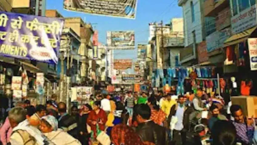 गुरुग्राम के सदर बाजार में जीएसटी टीम ने की छापेमारी