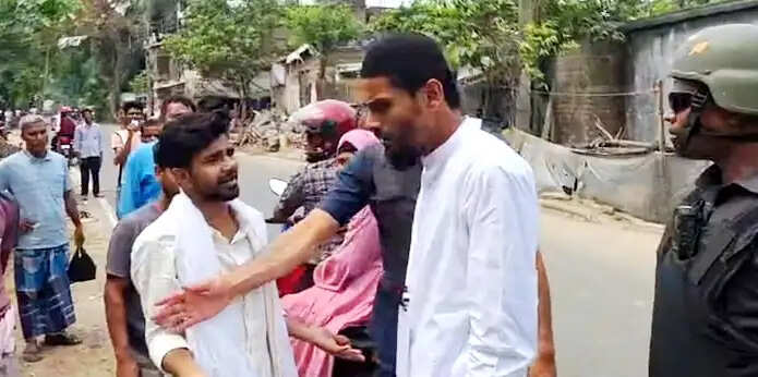 भांगड़ में नौशाद सिद्दीकी के खिलाफ नारेबाजी