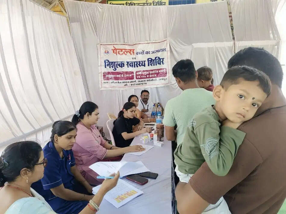 ब्लाॅकस्तरीय शिविर में जांची गई बच्चों की सेहत