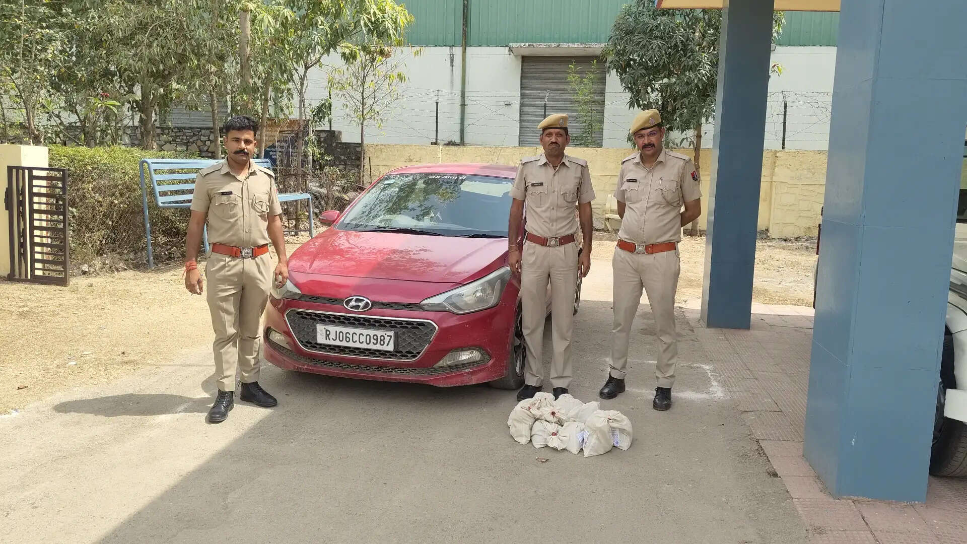 कार से दस किलो अफीम पकड़ी, दो गिरफ्तार, एमपी से मारवाड़ के जाने की आशंका