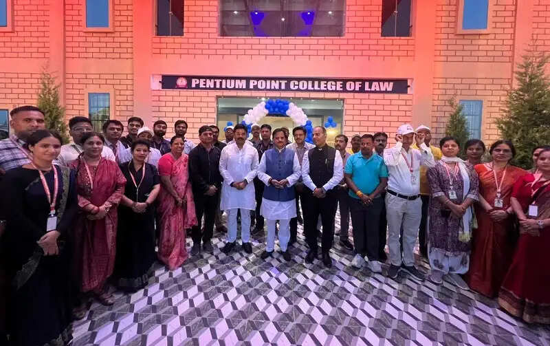 रीवाः उप मुख्यमंत्री शुक्ल ने किया पेंटियम प्वाइंट के तीन नवीन कॉलेजों का लोकार्पण