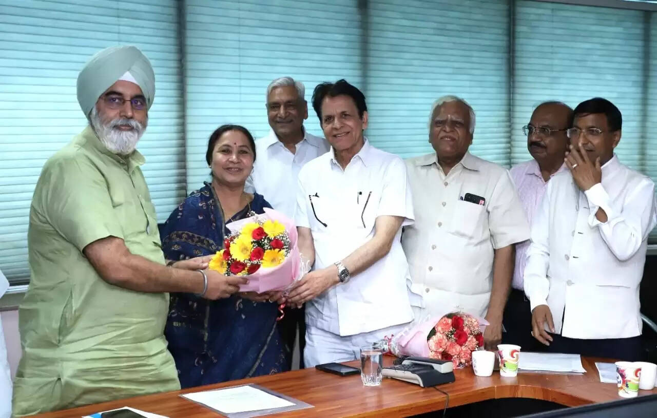 महापौर राजा इकबाल सिंह और स्थायी समिति की अध्यक्षा सत्या शर्मा ने एआईएफपीआई के प्रतिनिधिमंडल से मुलाकात की