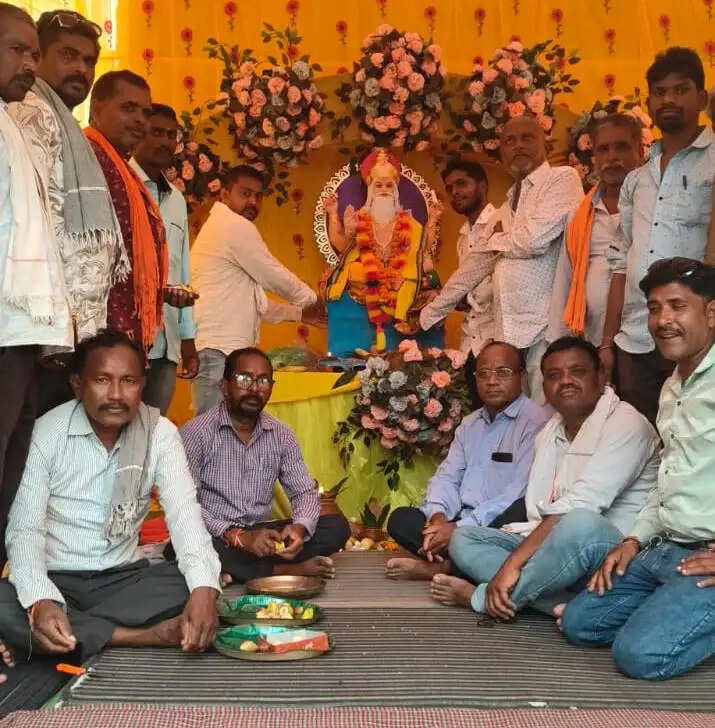 धूमधाम से मनाई गई विश्वकर्मा जयंती, शहर में जगह-जगह स्थापित की गई प्रतिमाएं