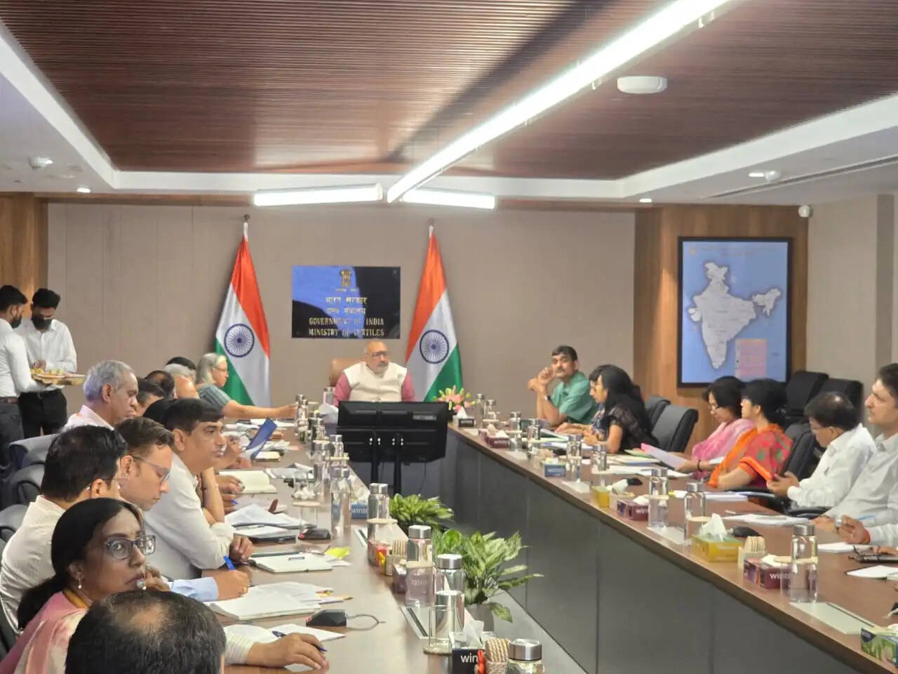 गिरिराज सिंह ने राष्ट्रीय सांख्यिकी दिवस पर की कपड़ा मंत्रालय की योजनाओं की समीक्षा