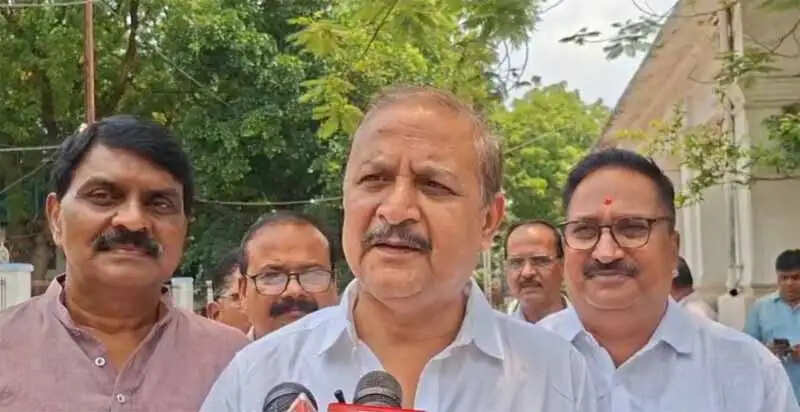 अम्बिकापुर : वसूली के कथित ऑडियो कांड से गरमाई सरगुजा की राजनीति, जांच की मांग लेकर एसपी दफ्तर पहुंचे कांग्रेसी