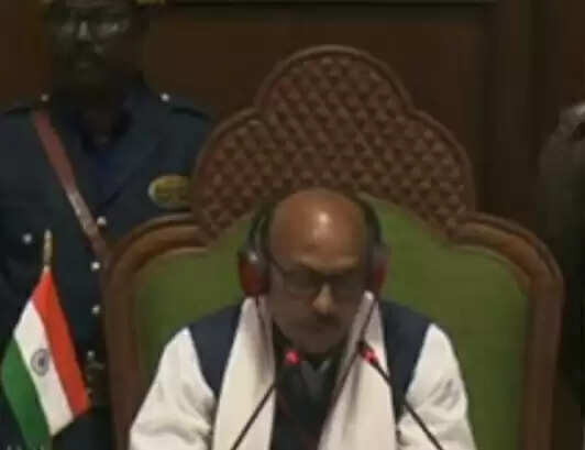 झारखंड विधानसभा के शीतकालीन सत्र के पहले दिन दिवंगत आत्माओं को दी गई श्रद्धांजलि