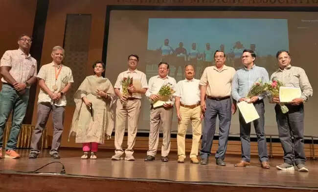 प्रदूषण और खराब जीवनशैली से बढ़ रही फेफड़ों से जुड़ी बीमारियां : डॉ गौरव अग्रवाल