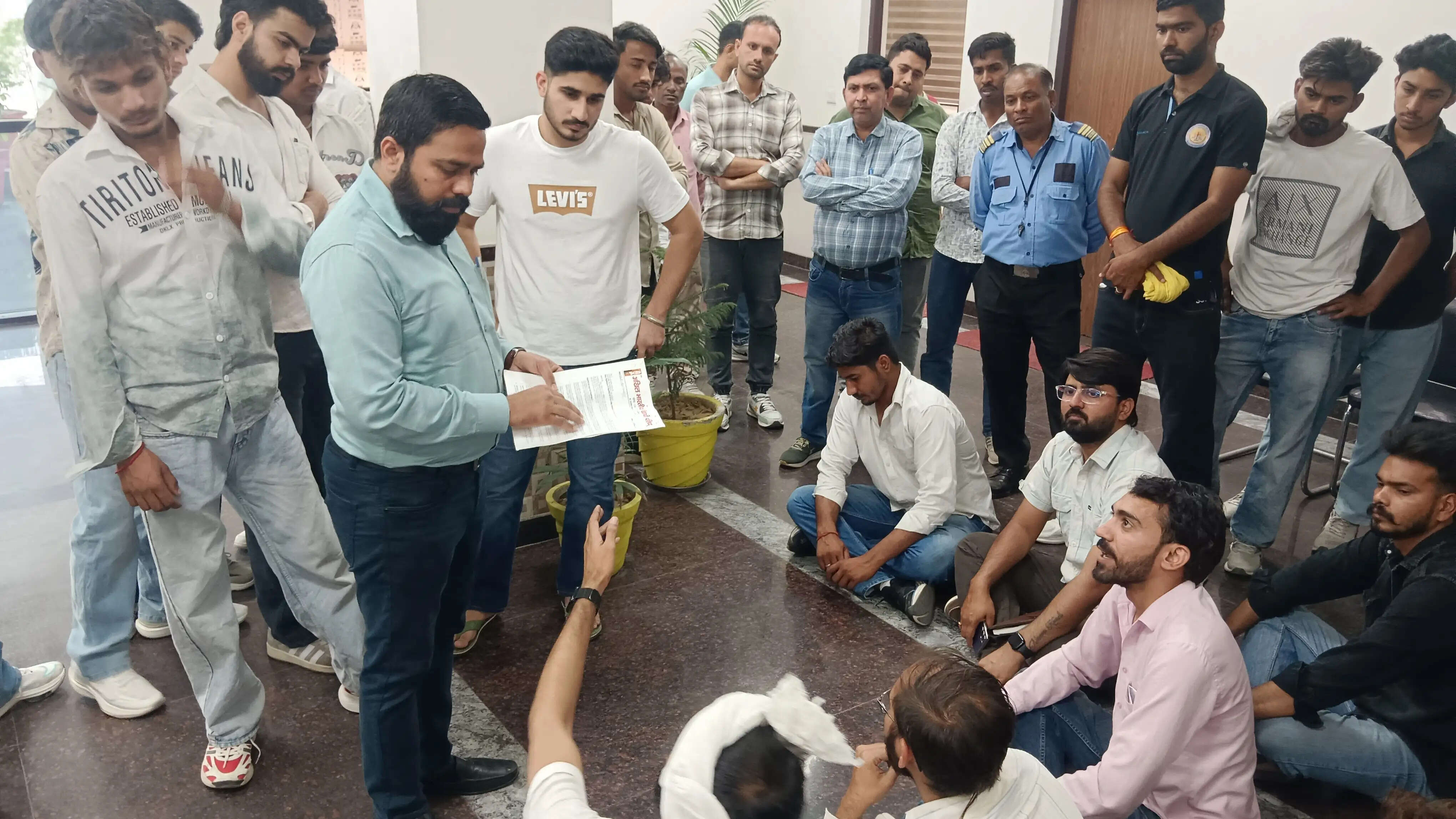 जींद : सीआरएसयू विश्वविद्यालय में एबीवीपी ने खोला कुलसचिव के खिलाफ मोर्चा, फूंका पुतला