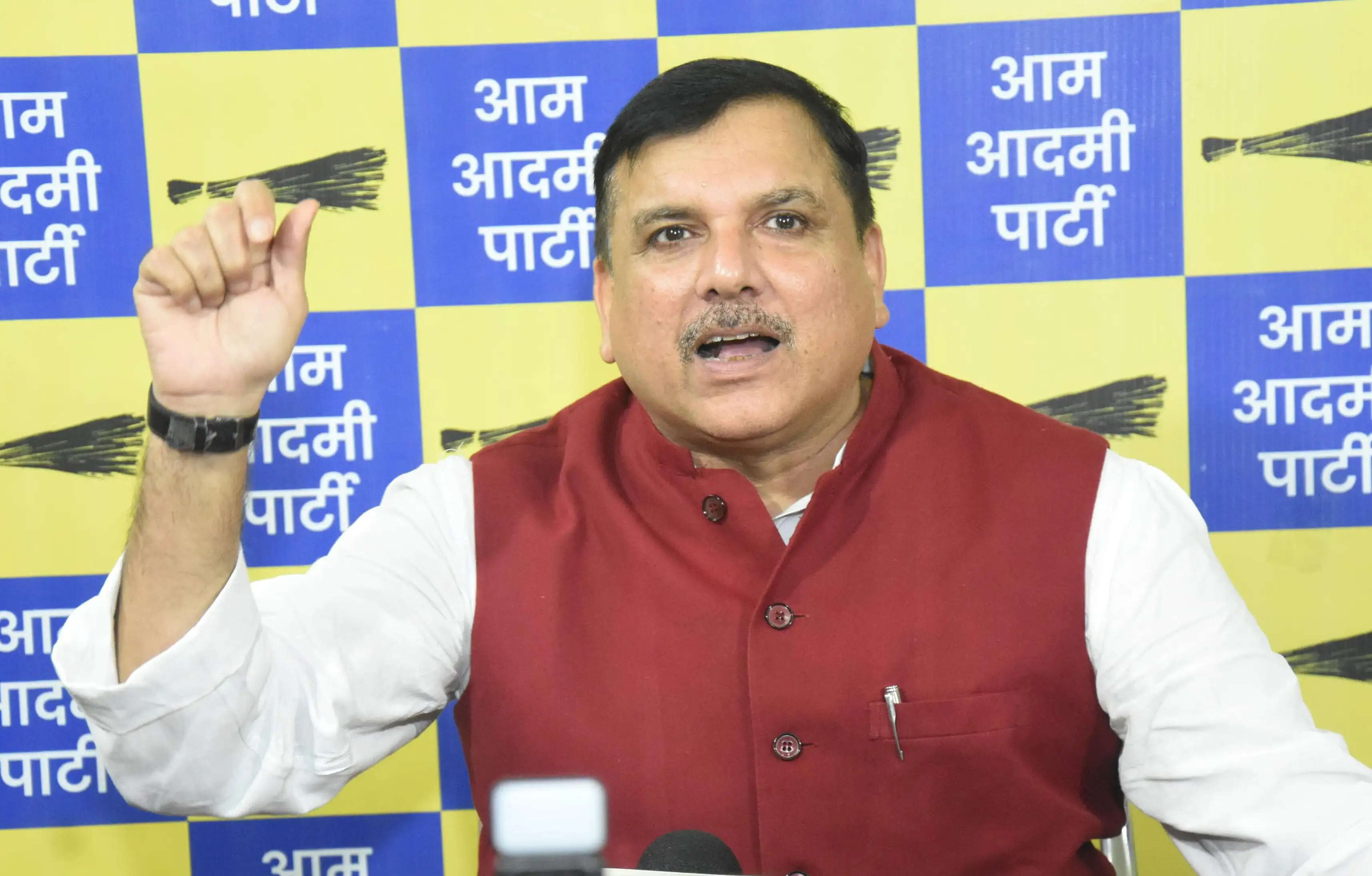 चुनाव आयोग बार-बार वोटर लिस्ट बदल रहा : संजय सिंह