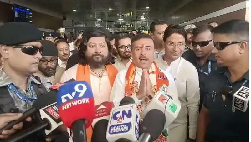 सिलीगुड़ी पहुंचे मुख्यमंत्री शुभेंदु अधिकारी, बागडोगरा हवाई अड्डे पर भव्य स्वागत
