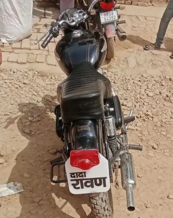 कैथल : मॉडिफाइड साइलेंसर पर पुलिस का शिकंजा, दो बुलेट बाइक के 40 हजार के चालान, एक इंपाउंड