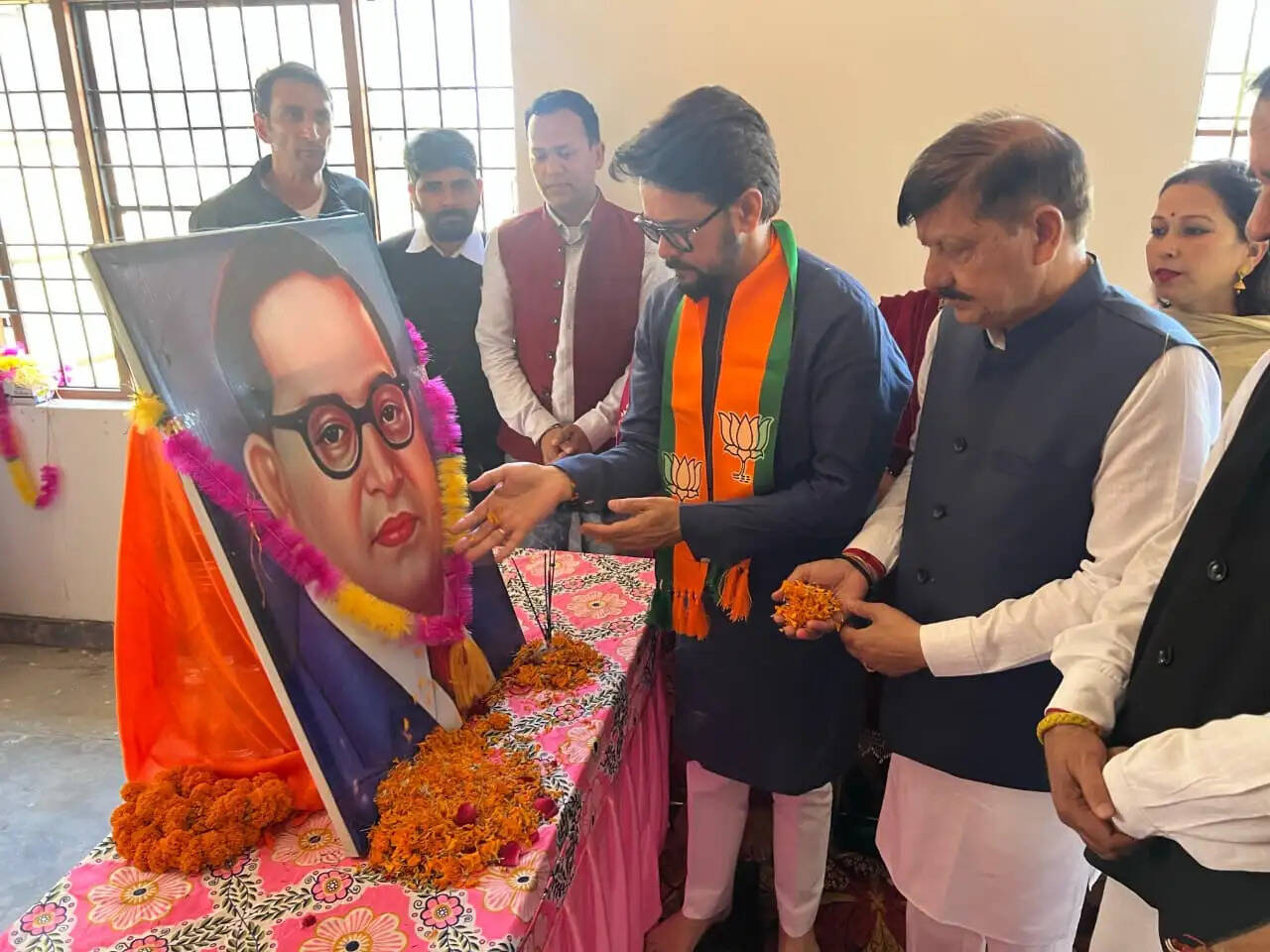 अनुराग सिंह ठाकुर ने अम्बेडकर जयंती पर किए भाजपा के वरिष्ठ कार्यकर्ता सम्मानित