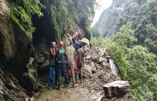 उत्तराखंड में 26 जुलाई तक भारी बारिश का अलर्ट, मसूरी मार्ग और केदारनाथ पैदल मार्ग प्रभावित