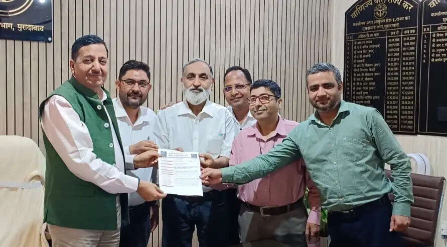 मुरादाबाद में जोनल टैक्स फेडरेशन ने एडिशनल कमिश्नर की जीएसटी में न्यूनतम पेनाल्टी लगाने की मांग