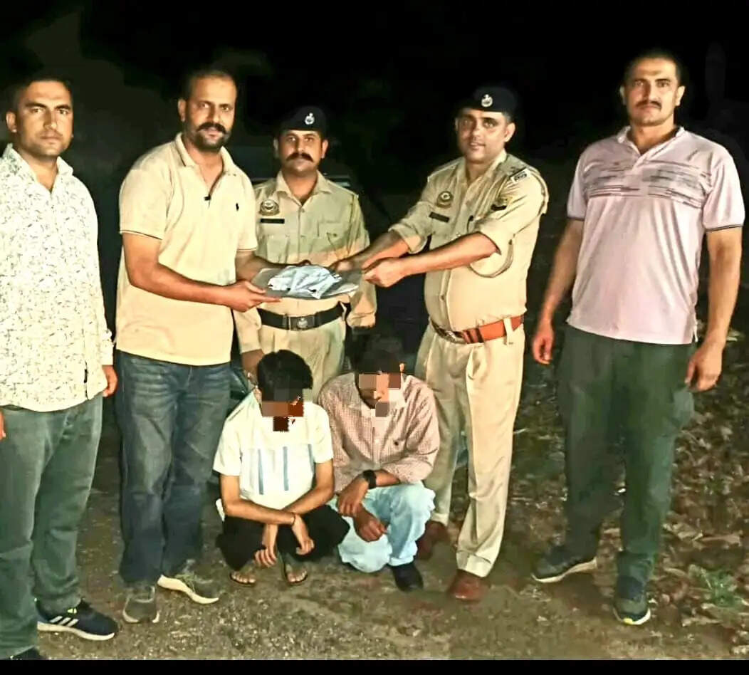 नाहन में कार से 11.85 ग्राम चिट्टा बरामद, दो युवक गिरफ्तार