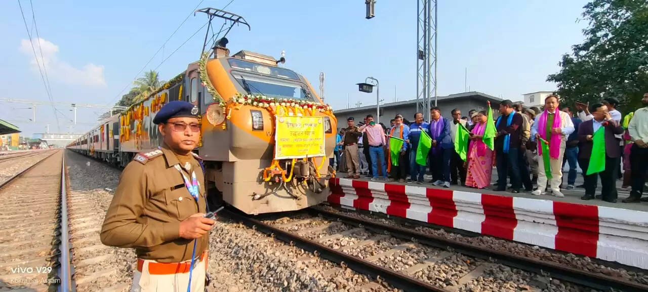 कोकराझार में अमृत भारत स्लीपर एक्सप्रेस का भव्य स्वागत