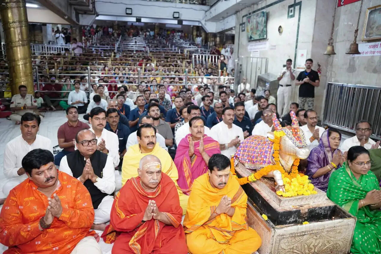 भस्म आरती में लीन दिखे नितिन नवीन, महाकाल से मांगा देशवासियों की सुख-समृद्धि का आशीर्वाद