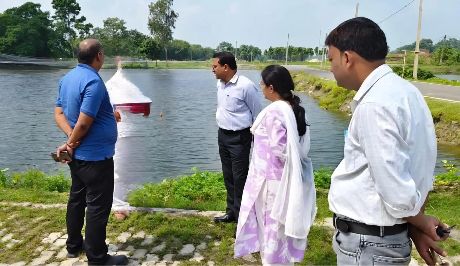 देवीपट्टी गांव में स्वच्छता अभियान के कार्यों का डीडीसी ने किया निरीक्षण