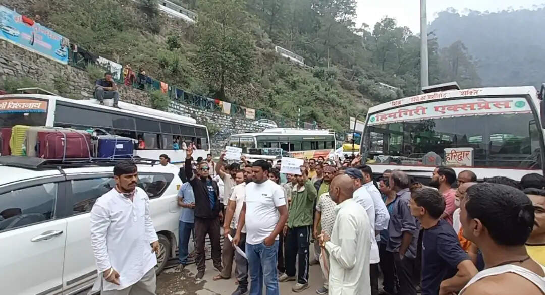 अवैध वसूली को लेकर जनता लामबंद