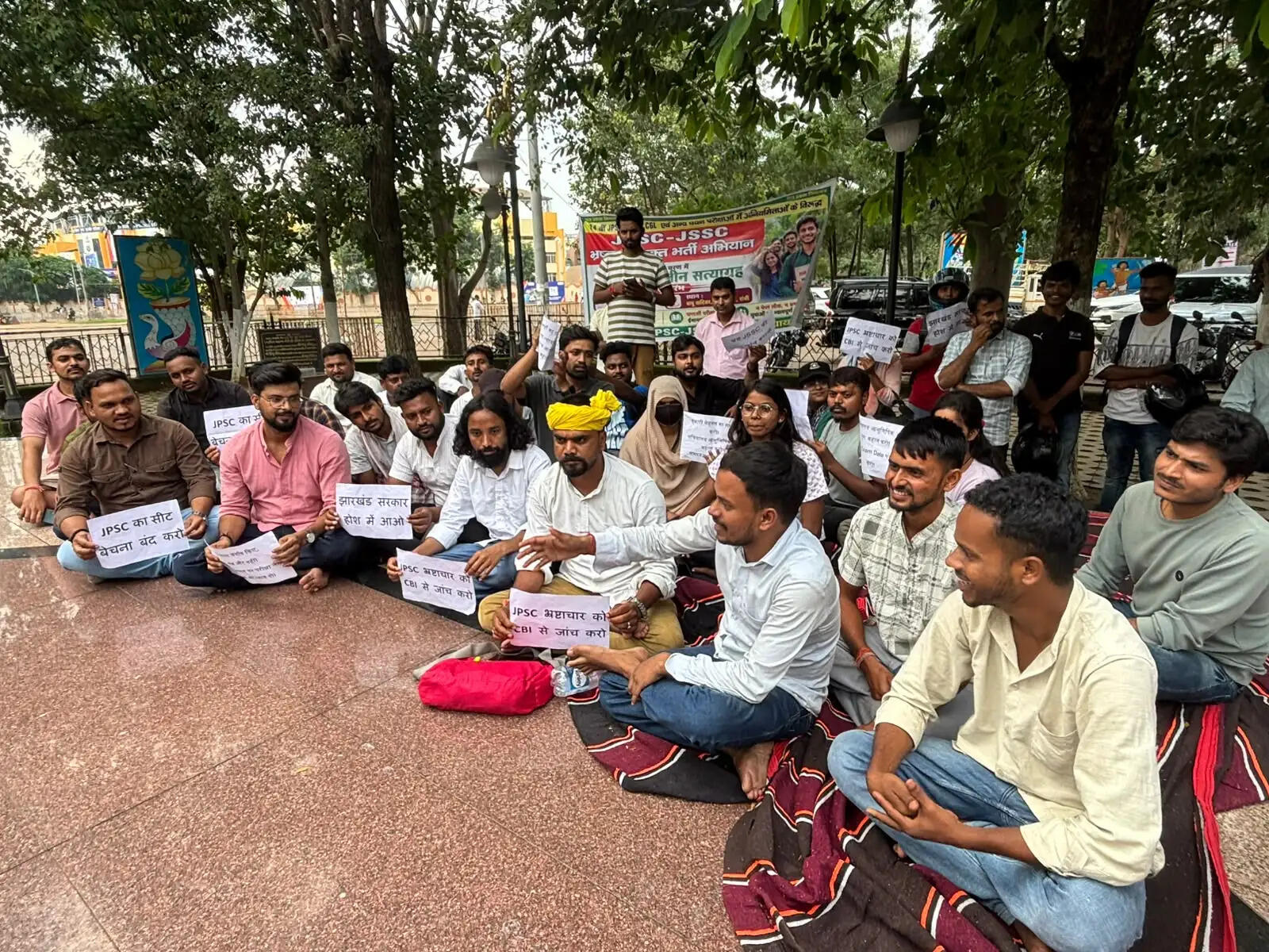 जेपीएससी और जेएसएससी परीक्षा रद्द करने की मांग को लेकर छात्रों का सत्याग्रह शुरू