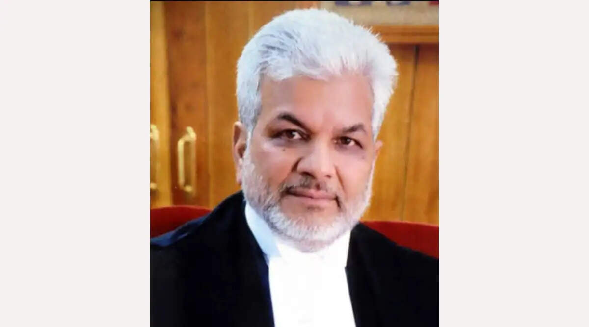 सेवानिवृत्त कार्यवाहक मुख्य न्यायाधीश धर्मचंद चौधरी ने जिलों के पुनर्गठन के लिए बनाए आयोग का कार्यभार संभाला
