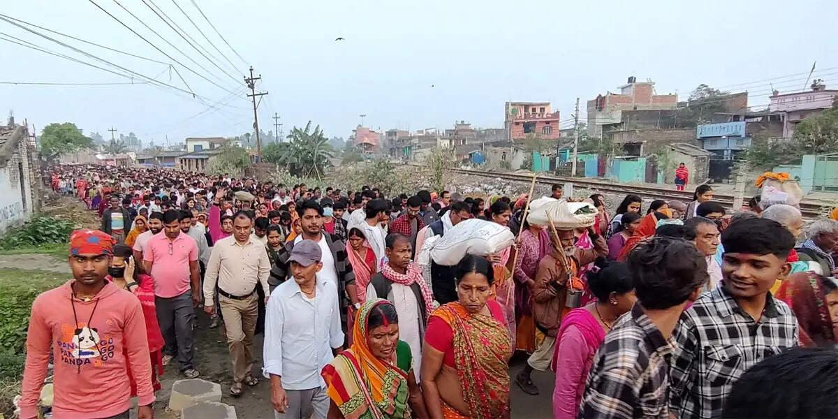 मतदान को लेकर सीमा सील होने के बावजूद भारतीय श्रद्धालुओं को होगी वापस जाने की अनुमति