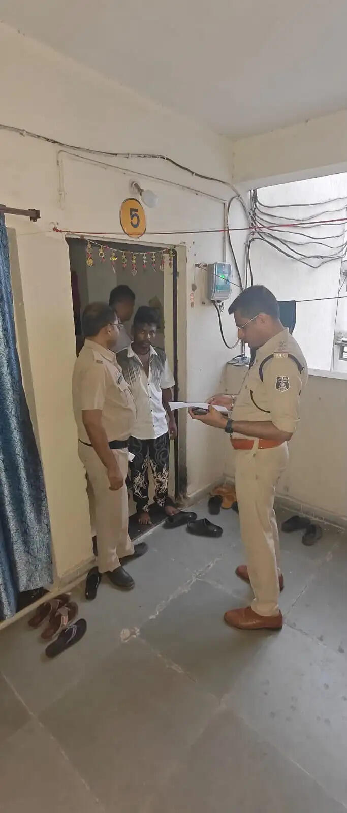 नॉर्थ जोन में मेगा चेकिंग अभियान, 30 वारंट तामील; चोरी की एक्टिवा और 78 पाव अवैध शराब जब्त