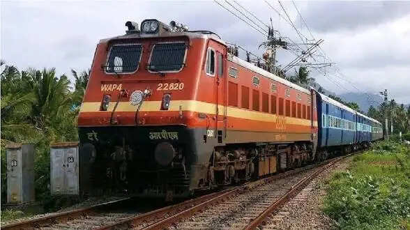 दक्षिण पूर्व रेलवे ने यात्री भीड़ के लिए चार ट्रेनों में बढ़ाए अतिरिक्त डिब्बे