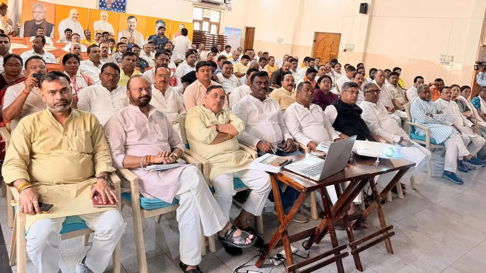 भाजपा प्रदेश कार्यालय में नेताओं ने सुना प्रधानमंत्री मोदी के ‘मन की बात’ का 133वां संस्करण