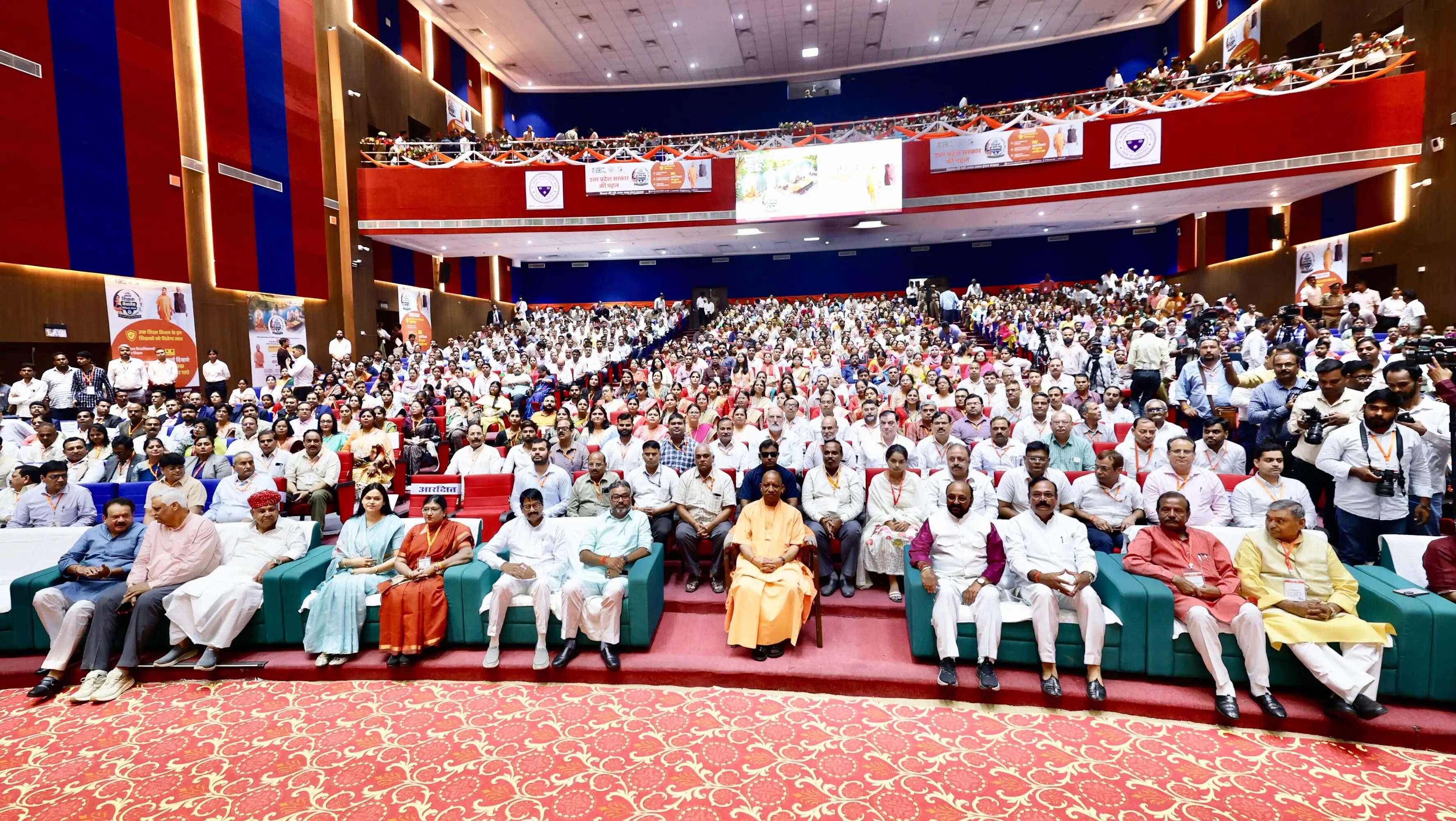स्वास्थ्य व सामाजिक सुरक्षा मिलने पर खिले शिक्षकों के चेहरे, मुख्यमंत्री योगी का जताया विशेष आभार