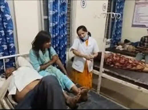 टीकमगढ़:&nbsp;तेज रफ्तार बुलेरो की टक्कर से ट्रैक्टर-ट्रॉली पलटी, 22 श्रद्धालु घायल, 7 की हालत गंभीर