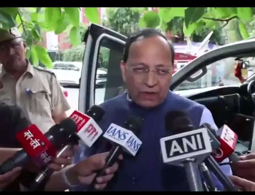 ममता बनर्जी के मामले में चुनाव आयोग पहुंचा भाजपा प्रतिनिधिमंडल