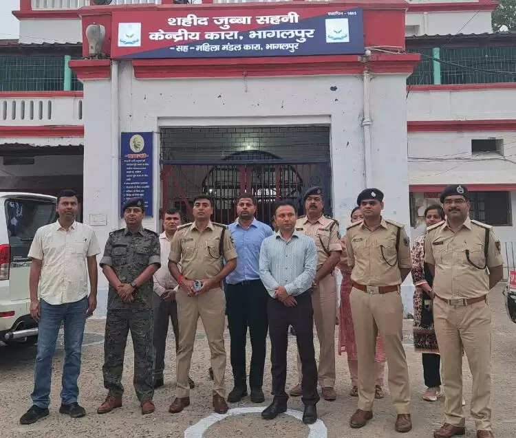 डीएम और एसएसपी के नेतृत्व में जेल में हुई छापेमारी