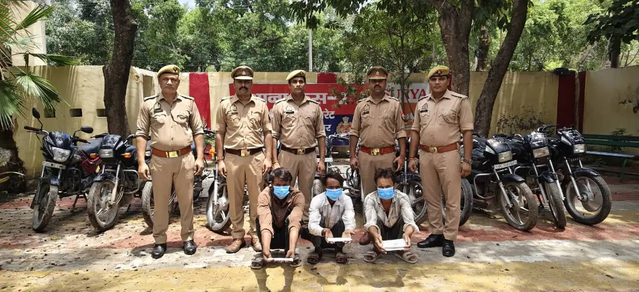 नोएडा में विभिन्न जगहों से 13 वाहन चोर गिरफ्तार, 27 बाइक, तीन मोबाइल फोन बरामद