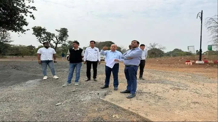 भोपालः कलेक्टर ने किया बैरसिया का दौरा, फार्मर रजिस्ट्री, पराली प्रबंधन और बसई तालाब संरक्षण पर दिए निर्देश