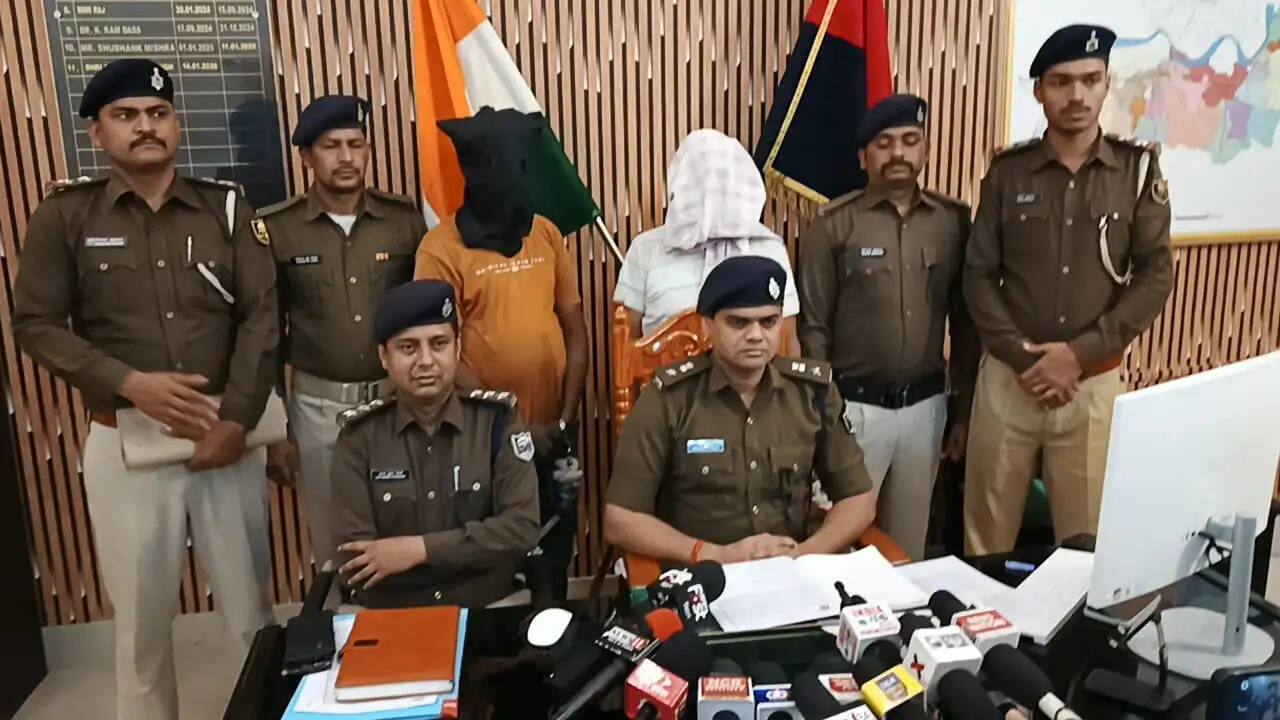 स्मैक के दो धंधेबाज गिरफ्तार, 14 पुड़िया और 90 हजार नकद बरामद