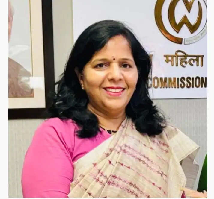 भारतीय नारी के चरित्र, चेतना और उत्तरदायित्व पर एक आत्ममंथन