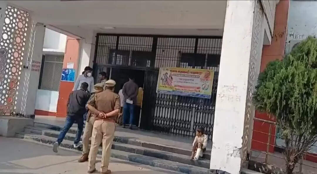 अमेठी : पुलिस वाहन और बाइक की भिड़ंत में युवक की माैत, दो घायल