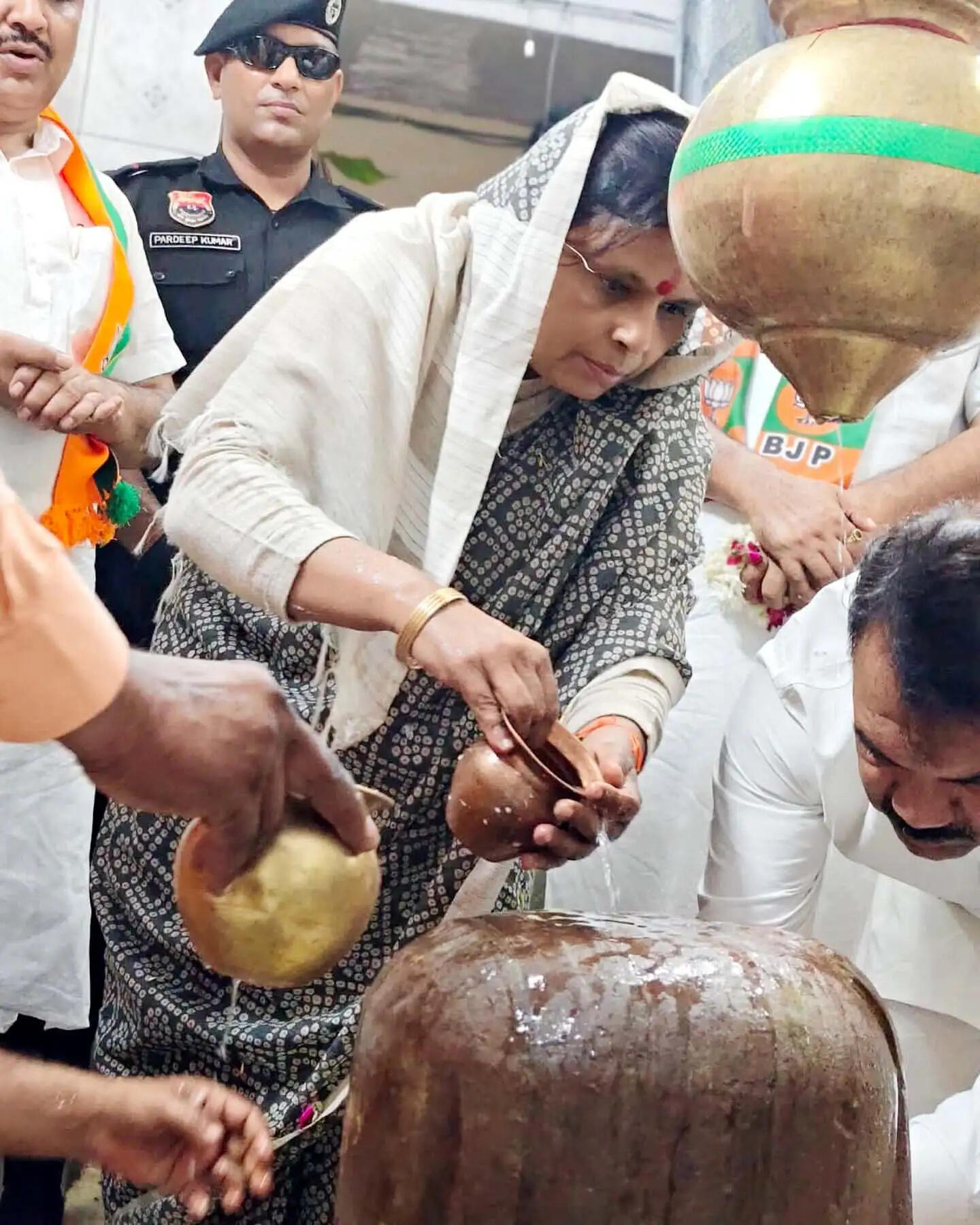 भाजपा प्रदेश अध्यक्ष ने नूंह पहुंचकर नल्हड़ शिव मंदिर में किया जलाभिषेक
