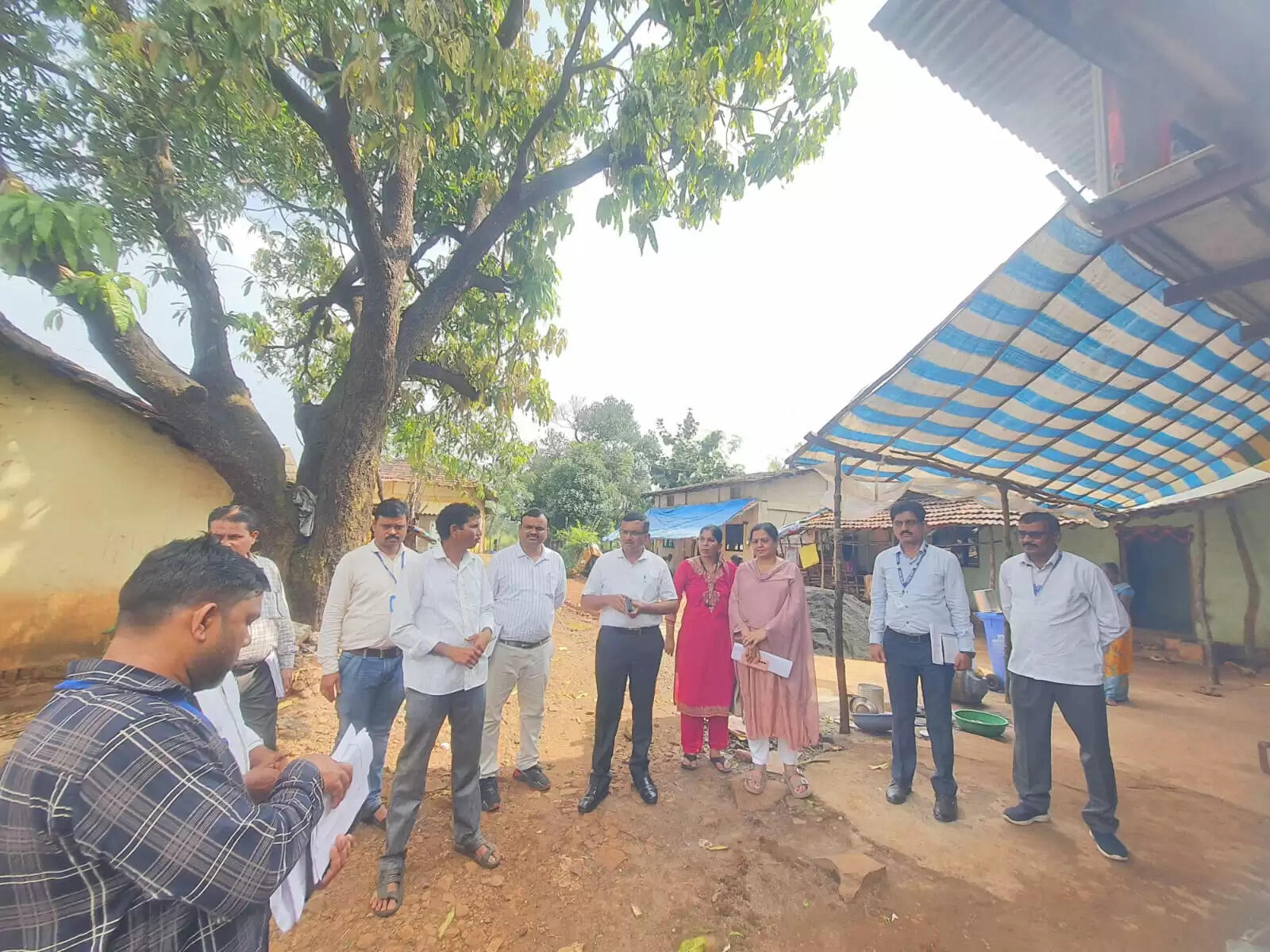 ठाणे जीडीपी का ग्रामीण क्षेत्रों में आवास कार्यों का निरीक्षण