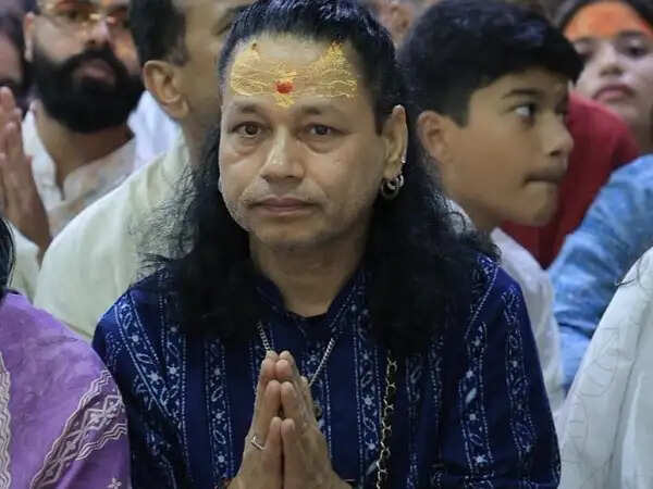 (अपडेट) उज्जैन&nbsp;महाकाल के दरबार पहुंचे&nbsp;प्रसिद्ध गायक कैलाश खेर, भस्म आरती में हुए शामिल, नंदी के कान में कही मनोकामना