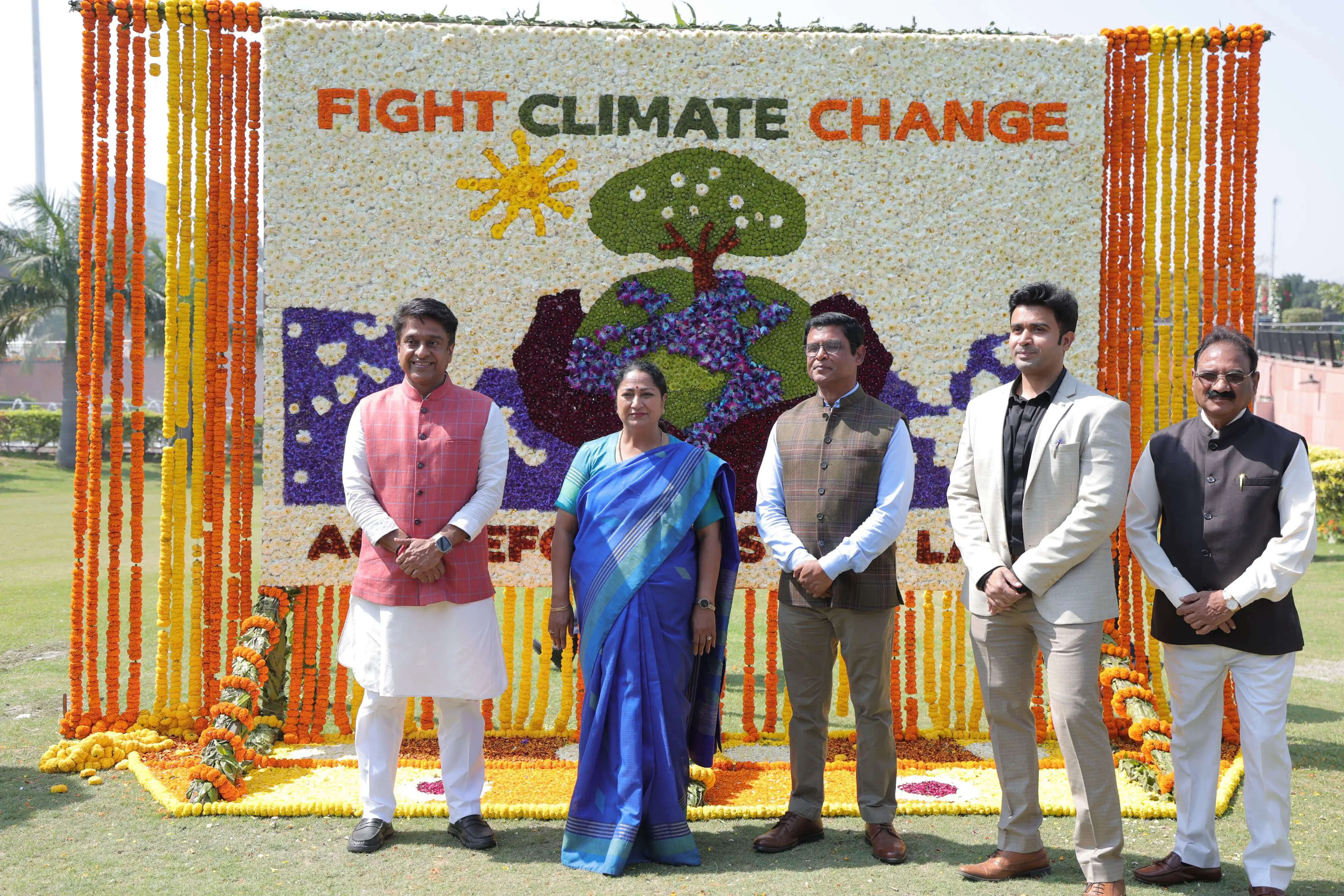 मुख्यमंत्री रेखा गुप्ता ने एनडीएमसी में फूल महोत्सव का किया उद्घाटन