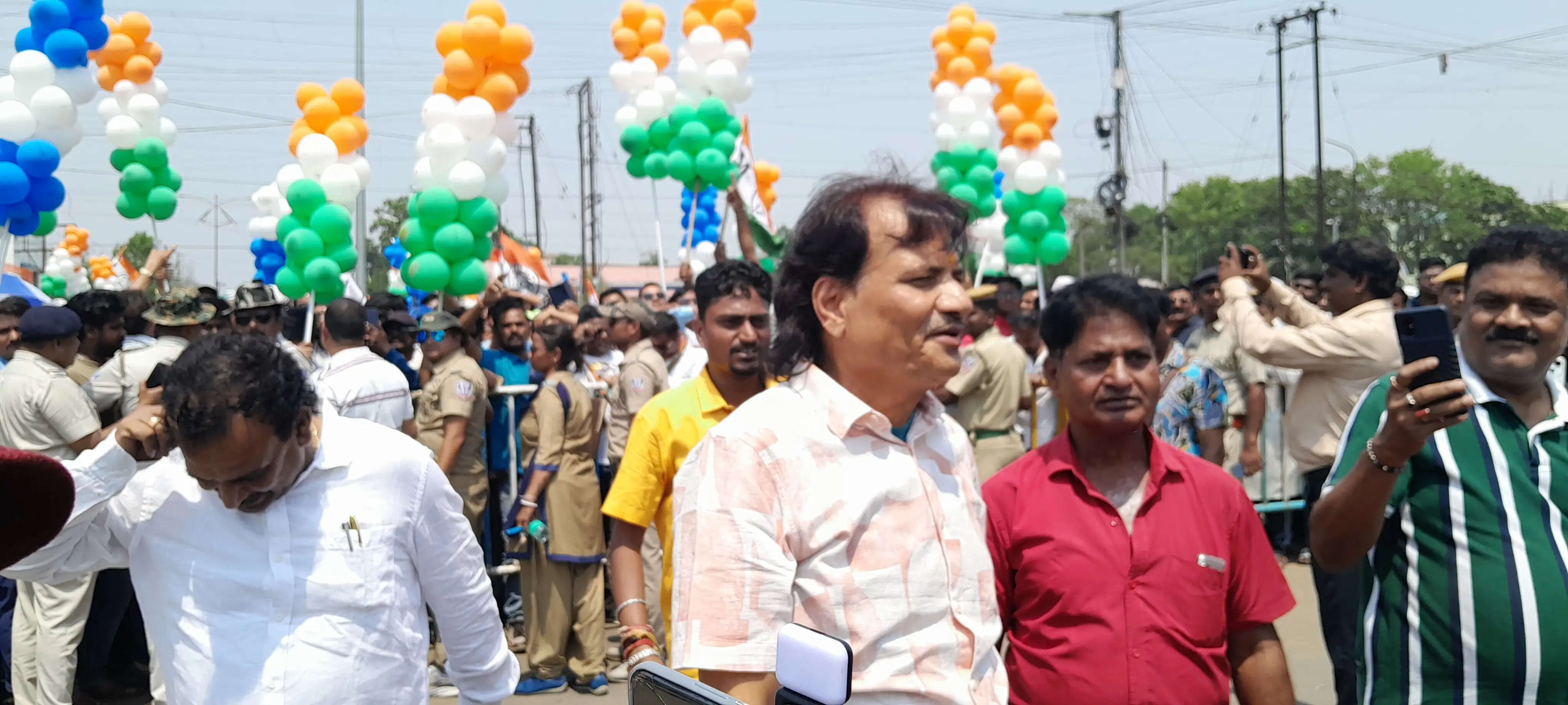 आसनसोल : मेयर विधान उपाध्याय लखपति तो पत्नी करोड़पति