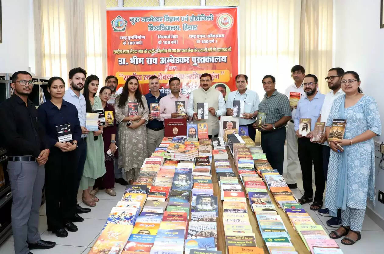 हिसार : आरएसएस का साहित्य करता है राष्ट्र के लिए ज्योति स्तम्भ का काम : प्रो. नरसी राम बिश्नोई