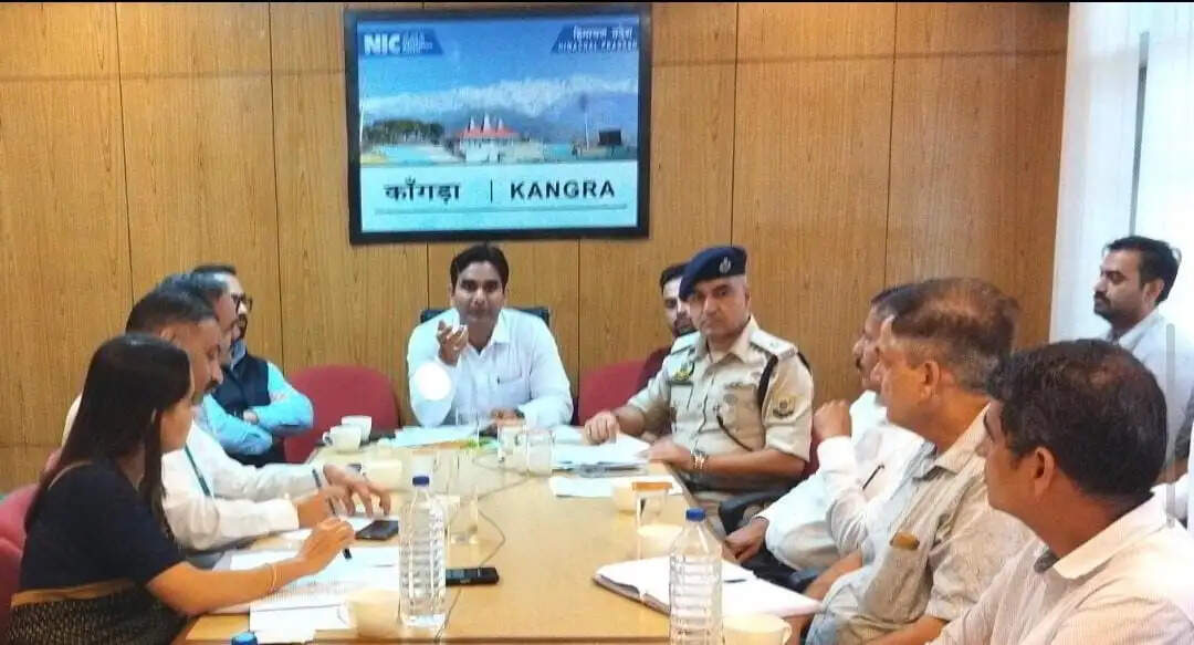 नशा तस्करों की अवैध संपत्तियों पर होगी कार्रवाई, कब्जे भी हटेंगे : उपायुक्त